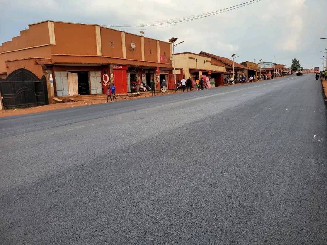 Engins de chantier à Isiro